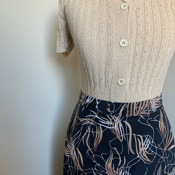 Black Floral Palm Skirt - Picture 2 of 4